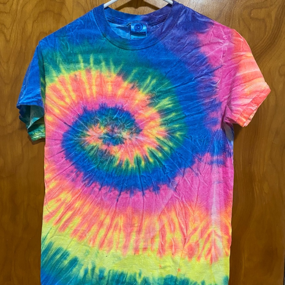 (25) Tie Dye T-Shirt